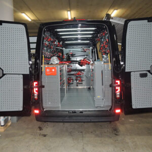 Allestimento con pareti attrezzate su VW Crafter